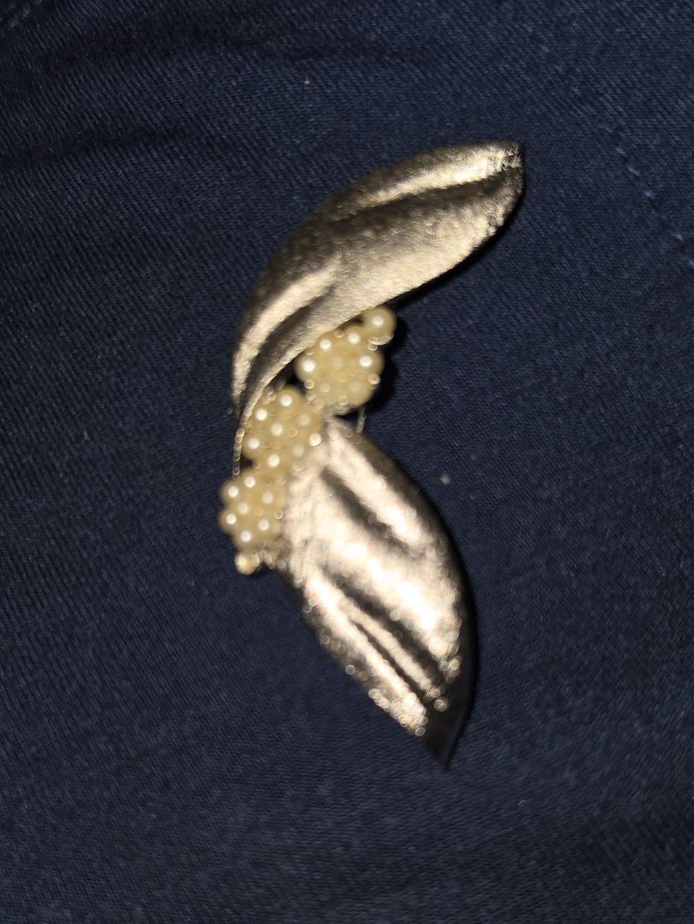 Silver Leaf and Pearl Cluster Brooch - Vintage Style